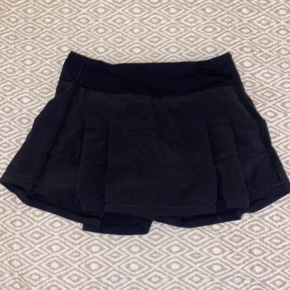 Lululemon large pleated front and back tennis skirt